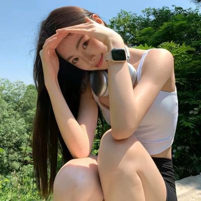 一位站立的人